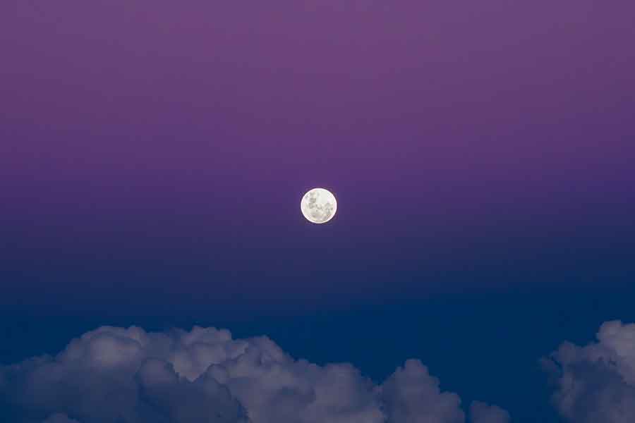 Gradient Moon